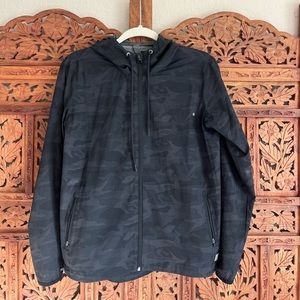Vuori Women’s Outdoor Trainer Shell II Black Camo Jacket